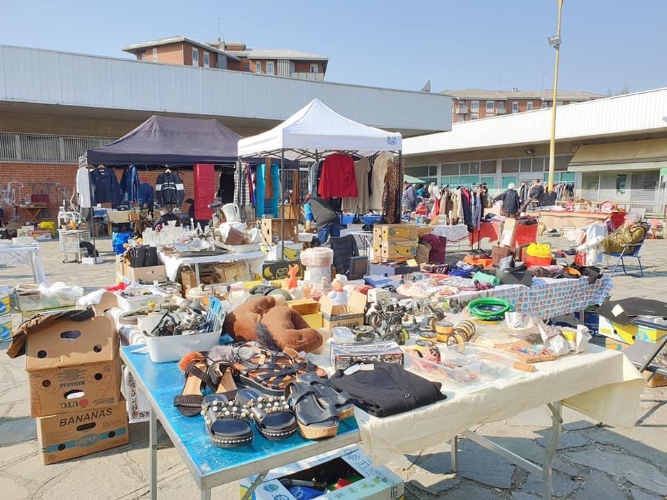 Tante persone per Svuota la cantina e Figurine in tour
