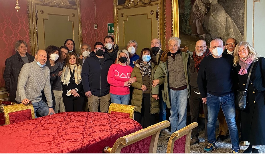 Visita a sorpresa di Michele Placido in Comune a Casale