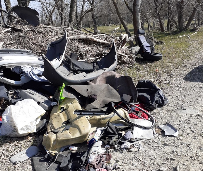 Rifiuti abbandonati a Predosa: 600 euro di multa al responsabile