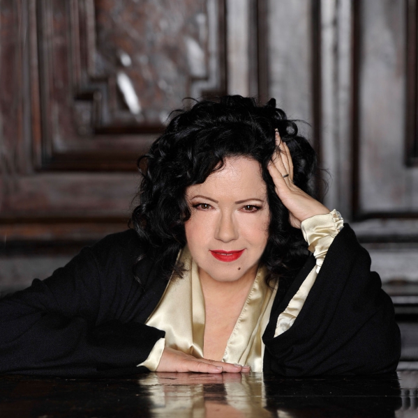 Concerto Versatile di Antonella Ruggiero al Teatro Alfieri di Asti