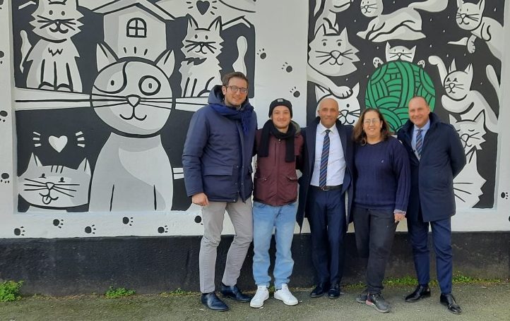 Completato il murale e ora il gattile di Alessandria è ancora più bello