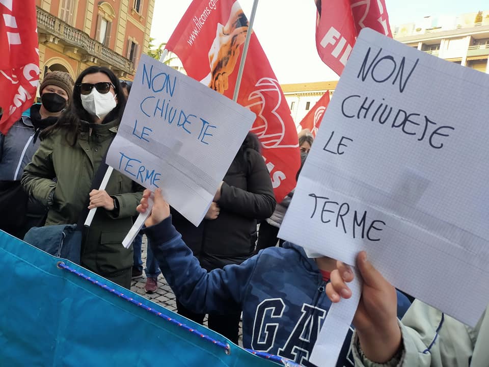 “Non chiudete le Terme”: l’appello lanciato davanti al Grand Hotel di Acqui