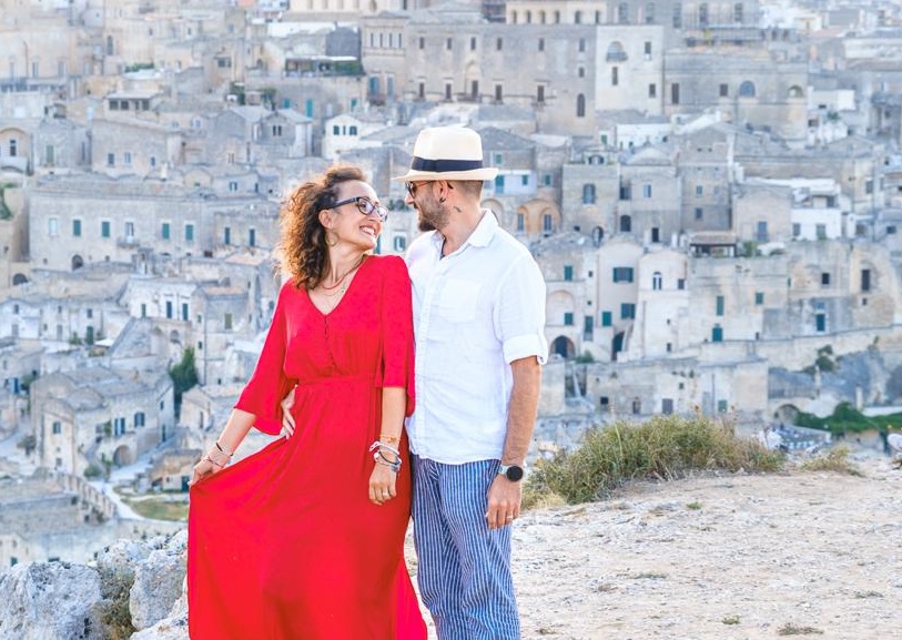“Dopo il cancro ho cambiato la mia vita”. La storia della “viaggiatrice guerriera” Claudia e  del marito Mattia