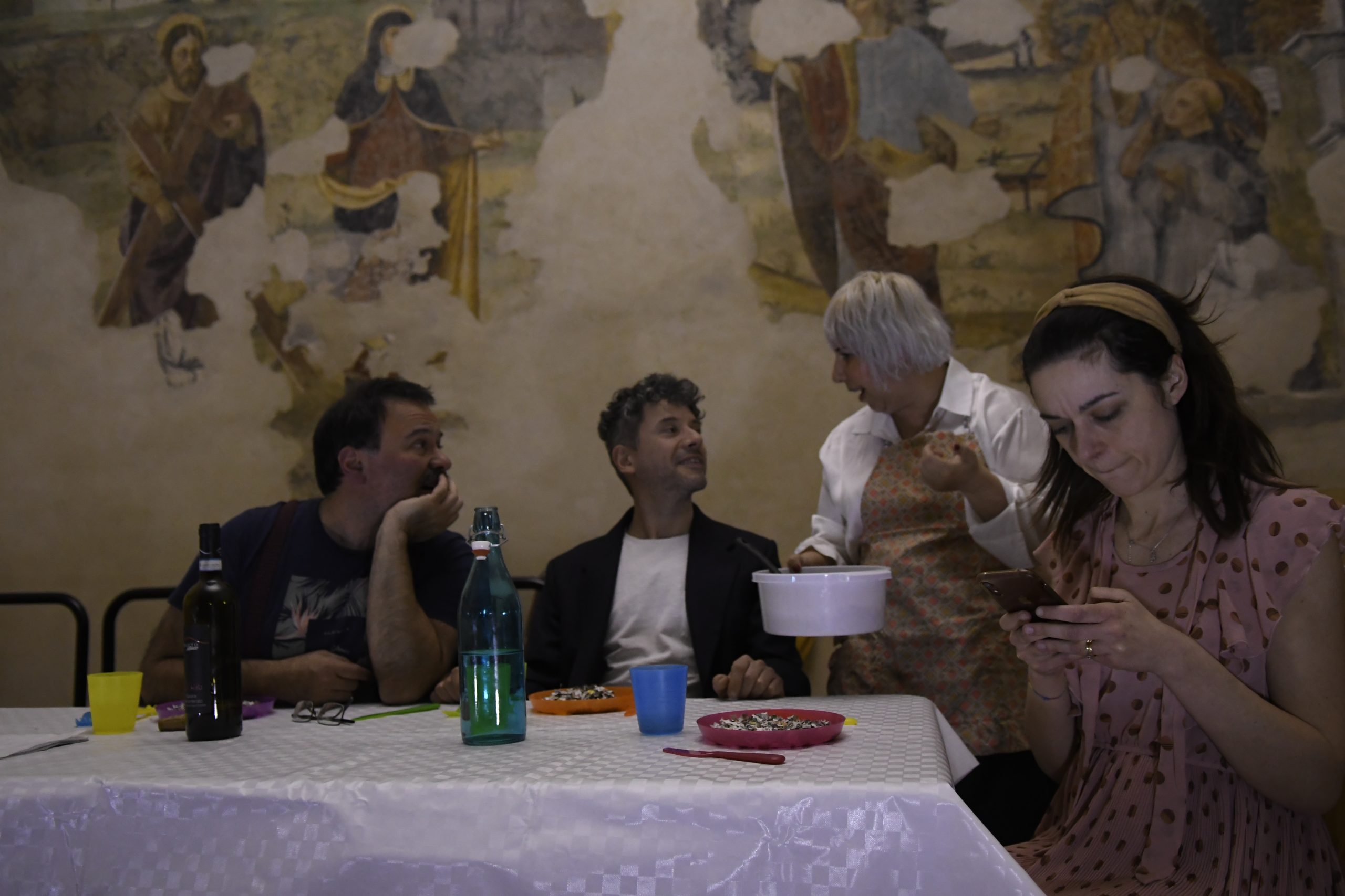 “Il Pranzo” de’ Gli Illegali al Chiostro di Santa Maria di Castello