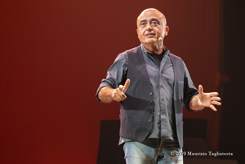 Il 13 aprile Paolo Cevoli al Teatro Municipale di Casale con “La sagra famiglia”