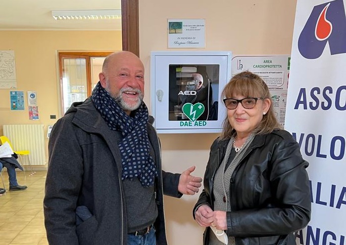 Un defibrillatore all’Avis di Alessandria grazie ai proventi del libro di Ponziano Massara