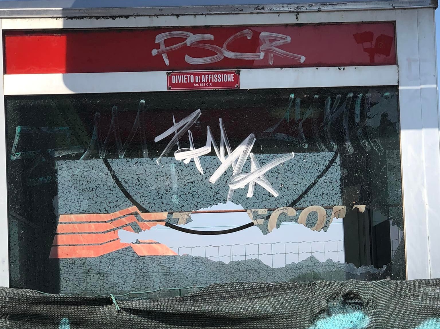 Vandalizzata una cabina al campo sportivo di Castelspina: “Gesto senza senso, non è la prima volta”