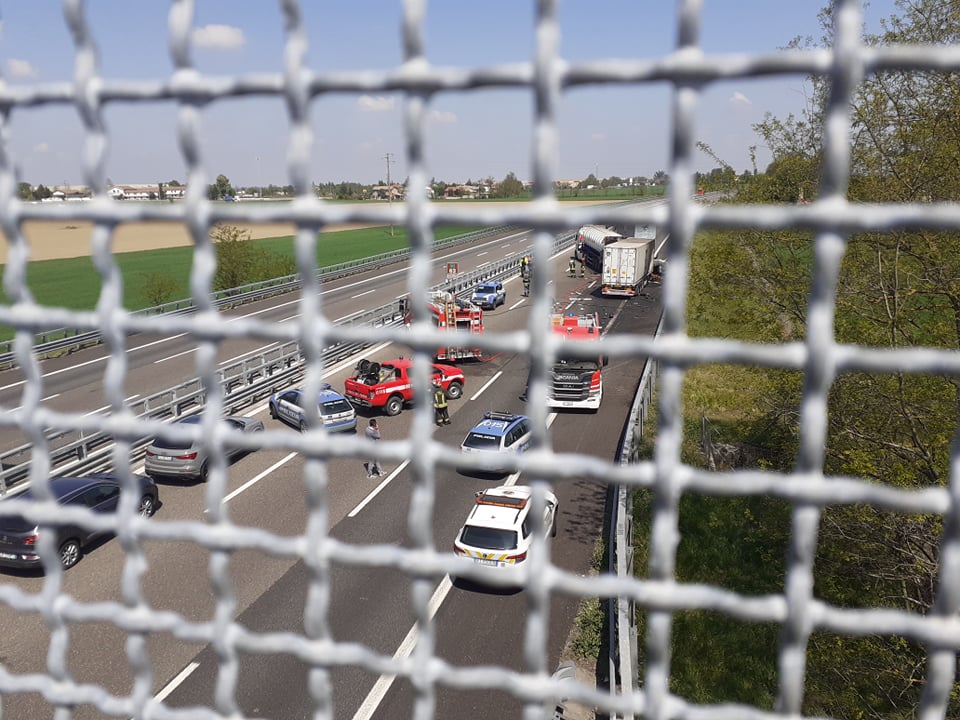 Incidente sulla A21: autista portato in ospedale in codice rosso