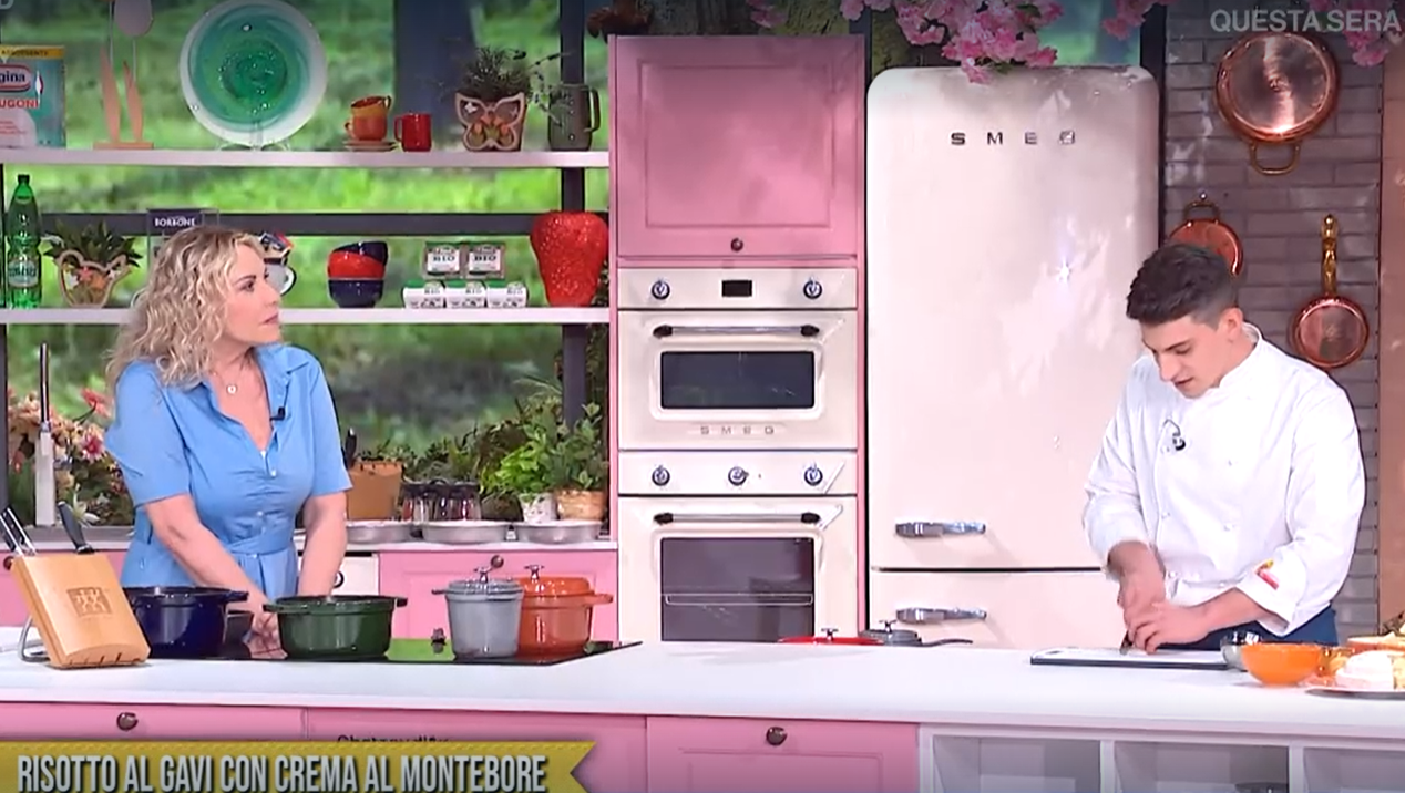 Il gaviese Giacomo Dell’Aglio da Antonella Clerici per preparare un risotto al Gavi e Montebore