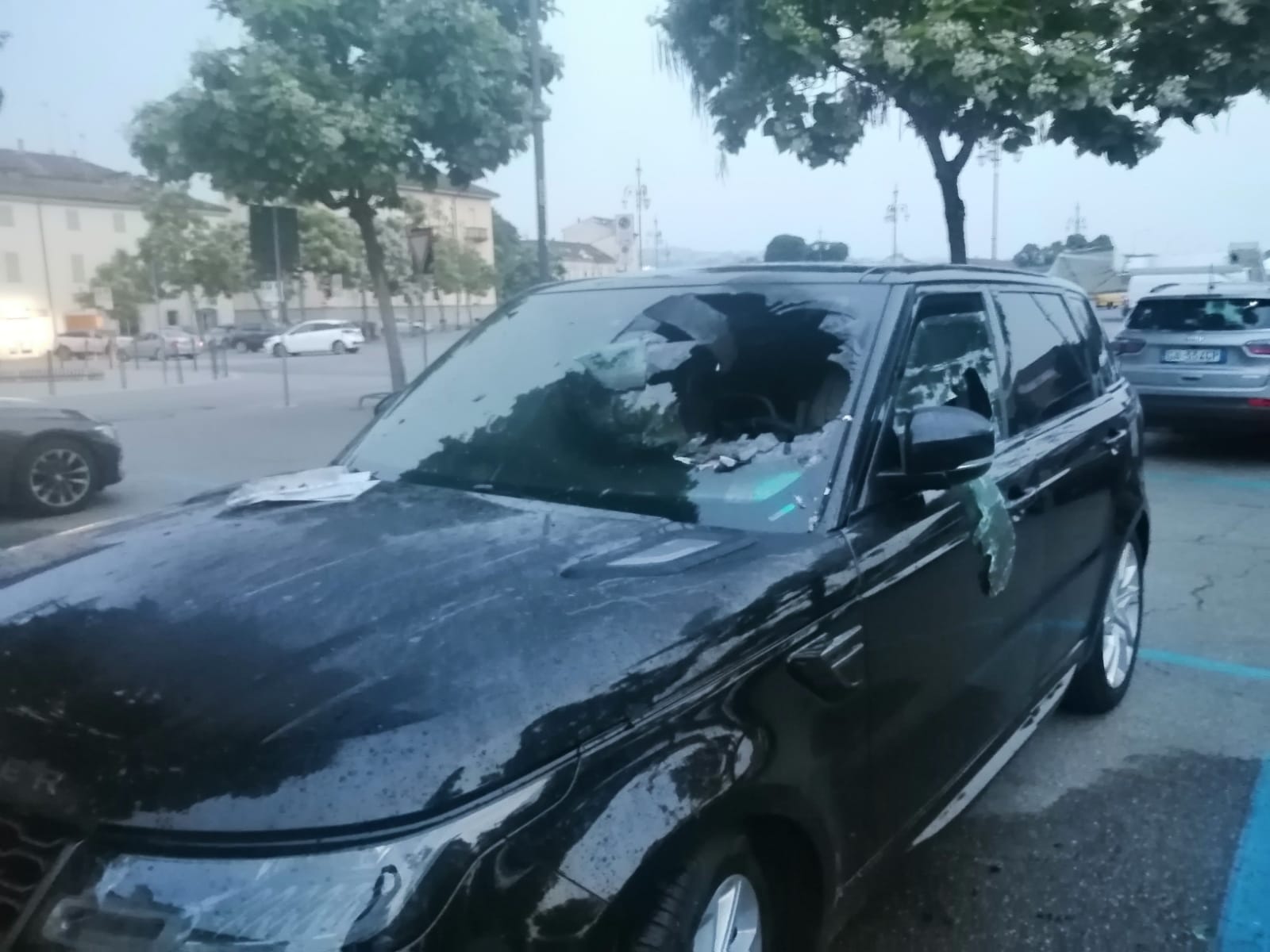 Rintracciato e bloccato l’autore del folle lancio di pietre contro auto e persone a Casale