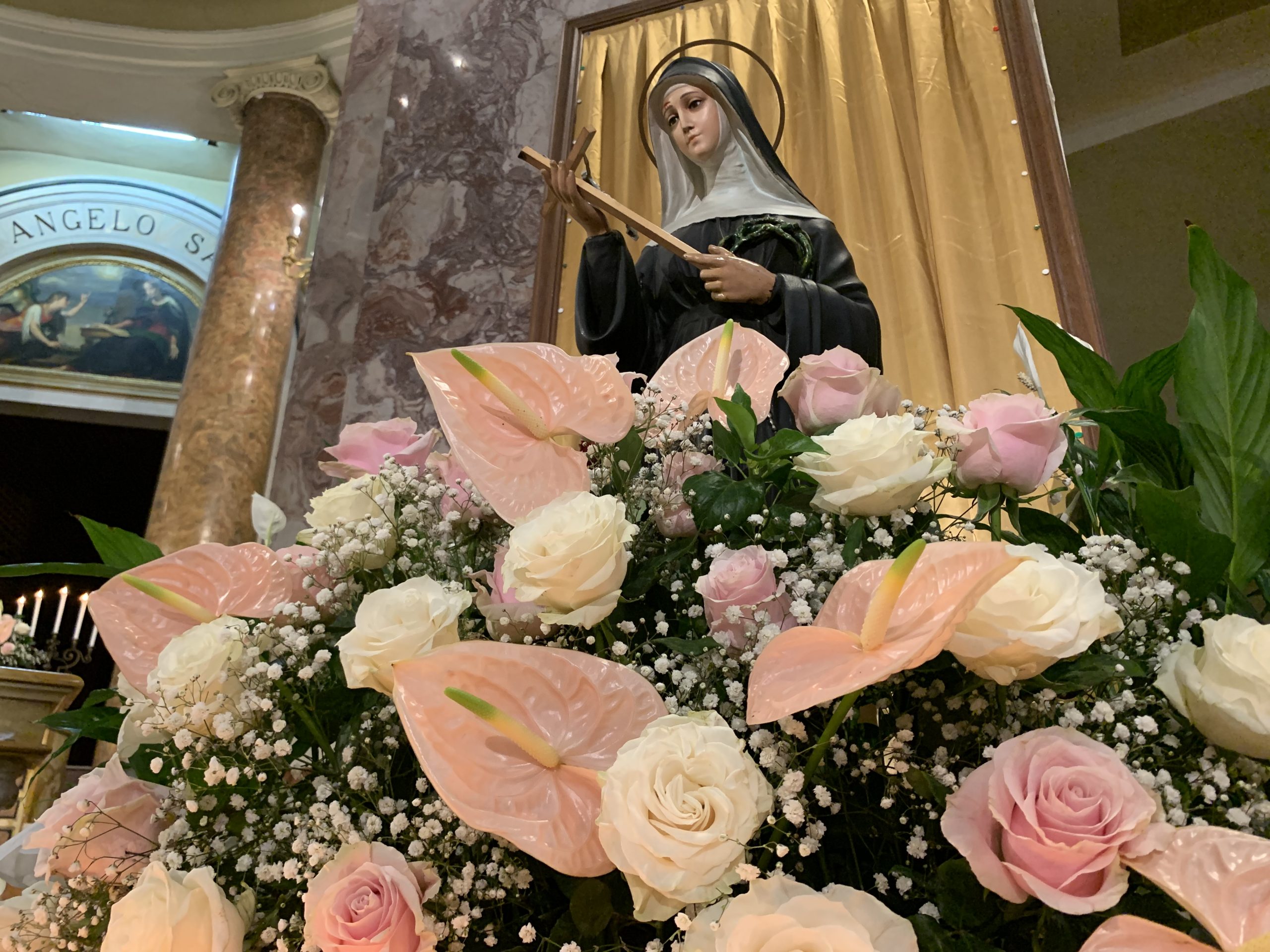 Santa Rita: sempre tanti fedeli per la benedizione delle rose
