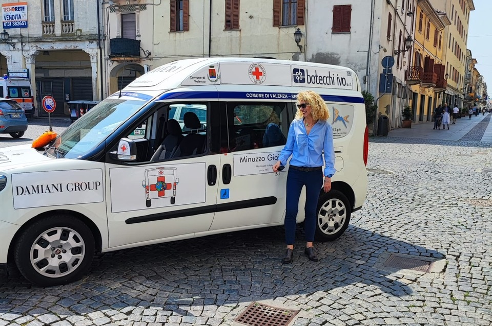 Consegnati ad Avis e Cri Valenza due mezzi per la mobilità sostenibile