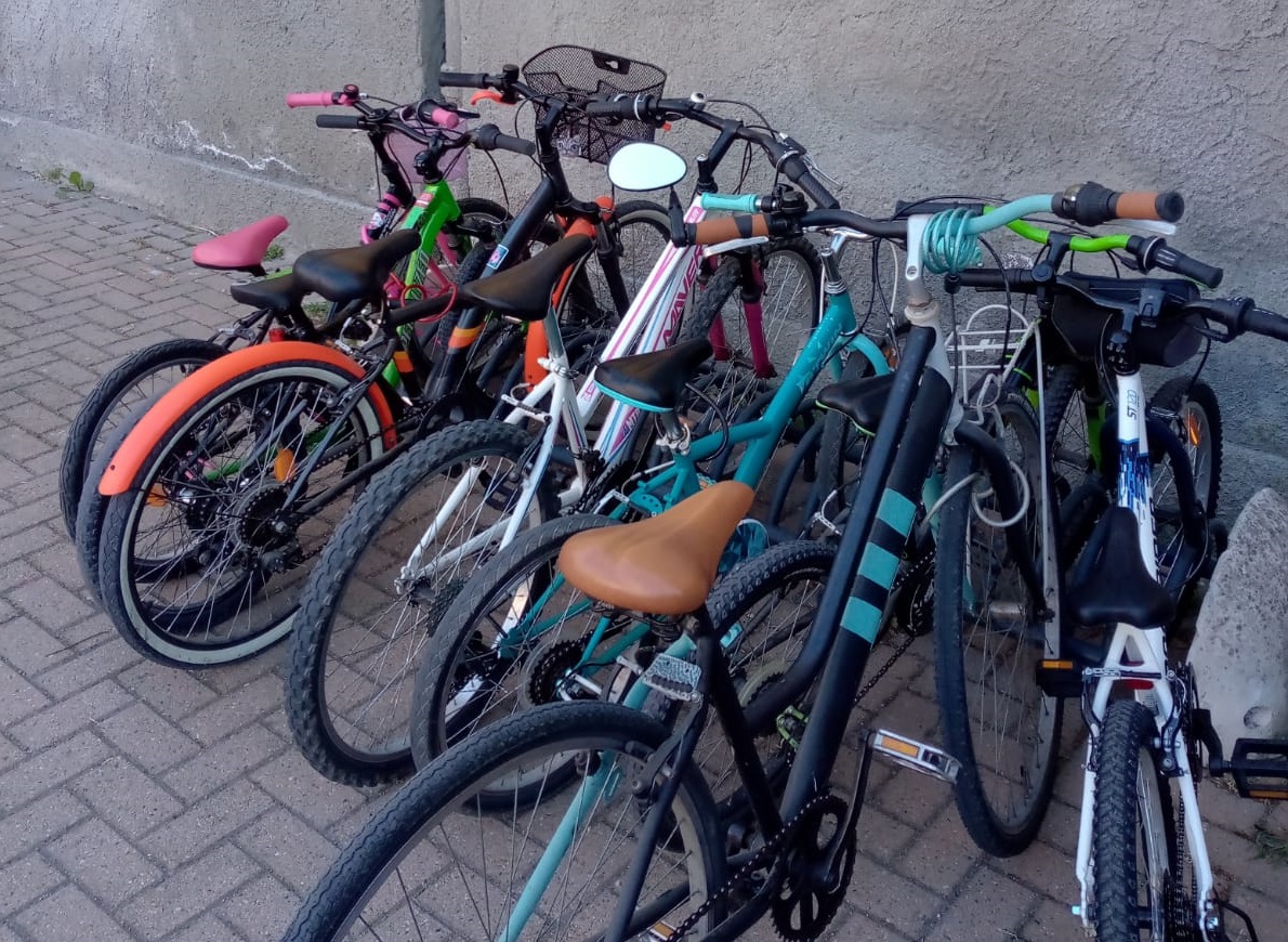 A Valmadonna il progetto Bicibus: i volontari Fiab accompagnano i bimbi a scuola su due ruote