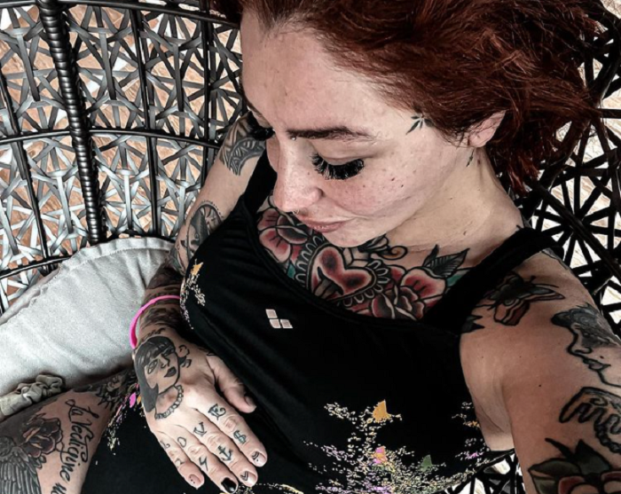 La lotta all’endometriosi di Denise: “Dopo 15 interventi, terapie e 38 mila euro di cure sono di nuovo mamma”
