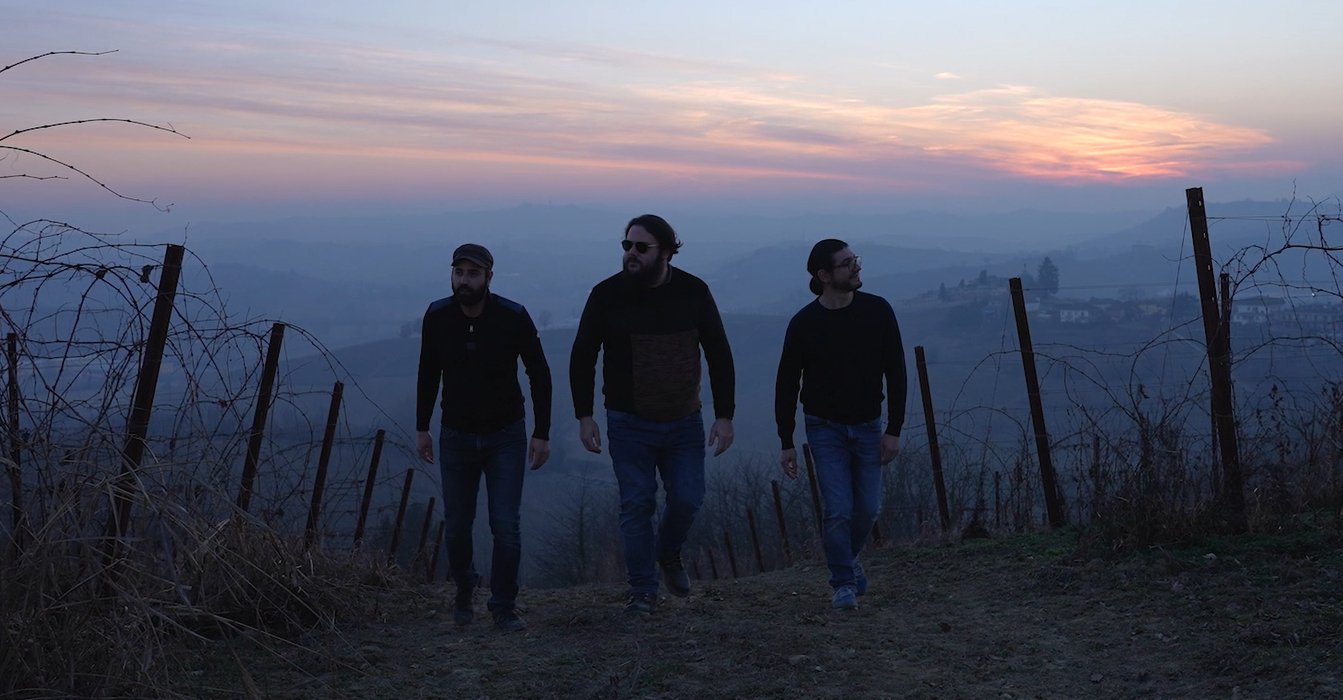 L’artista astigiano Davide Moretti e il suo blues moderno: “Coi Blancos parlo di migranti e del nostro tempo”
