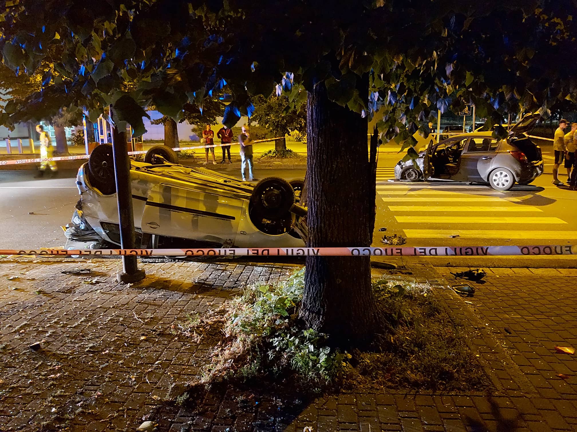 Incidente in viale Teresa Michel: un’auto si capovolge