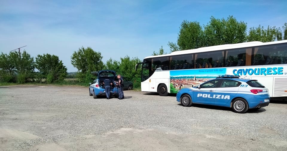 Autista di 58 anni trovato senza vita nel suo pullman in piazza d’Armi ad Alessandria: probabile un malore