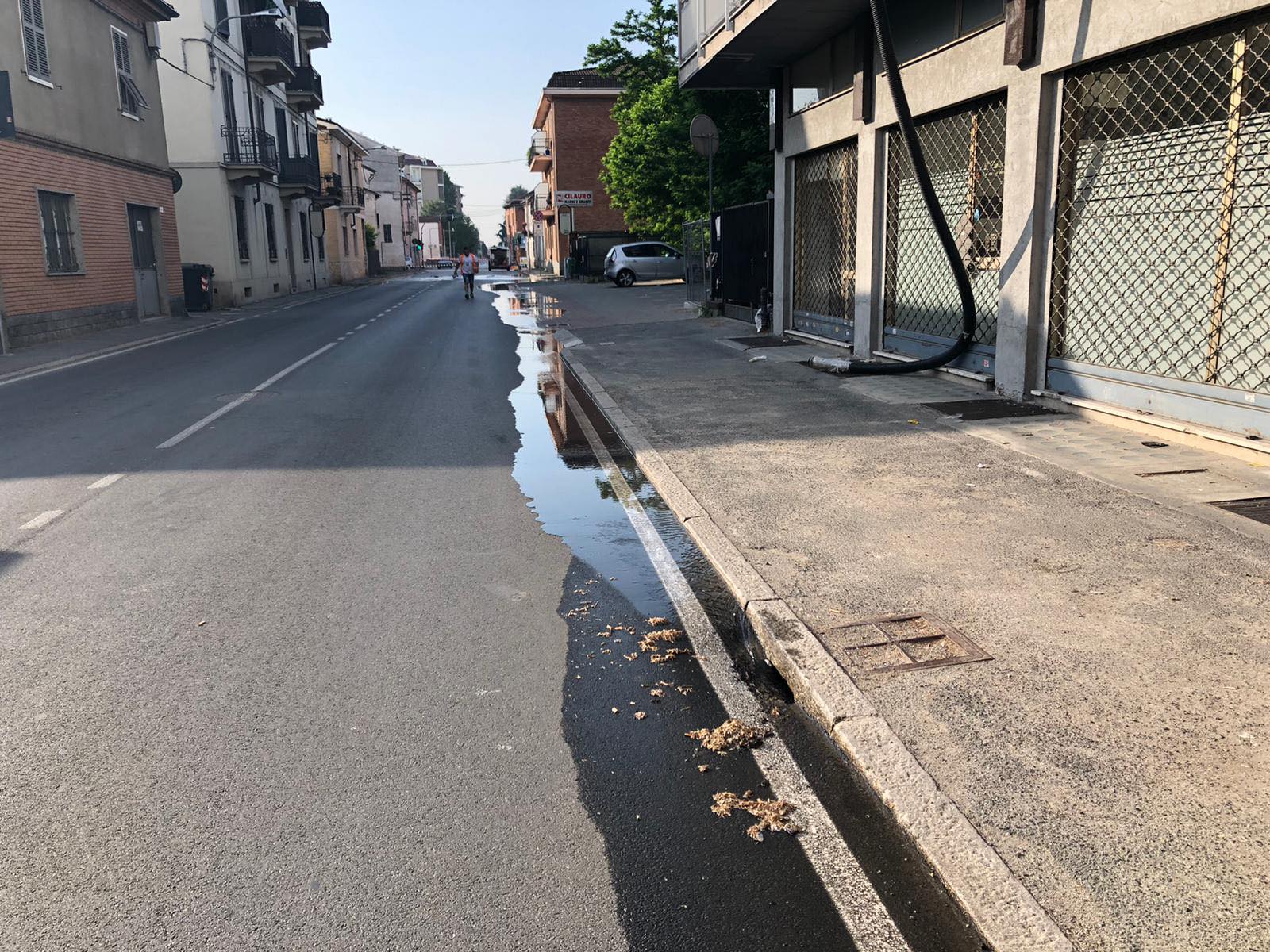 Tubatura dell’acqua rotta in via Casalcermelli al Cristo: strada chiusa per favorire l’intervento