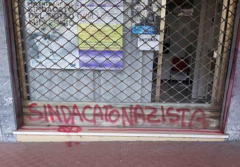 Anche alla Uil di Acqui Terme scritte no vax e contro il sindacato