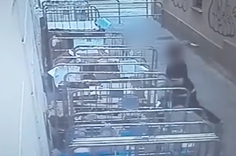 Brutale aggressione al Costa Poco in via Guasco. Il titolare “Ora chiudo, impossibile andare avanti così”
