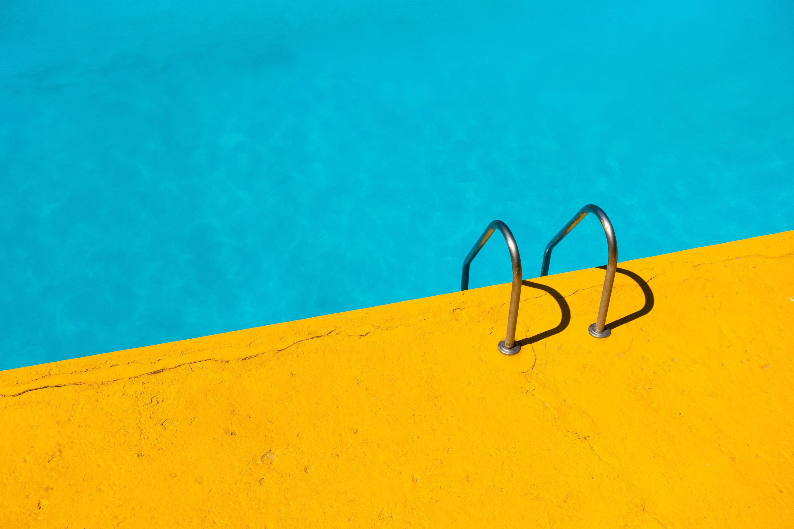 Ente che gestisce risorse idriche: “Risparmiate l’acqua e non riempite le piscine private”