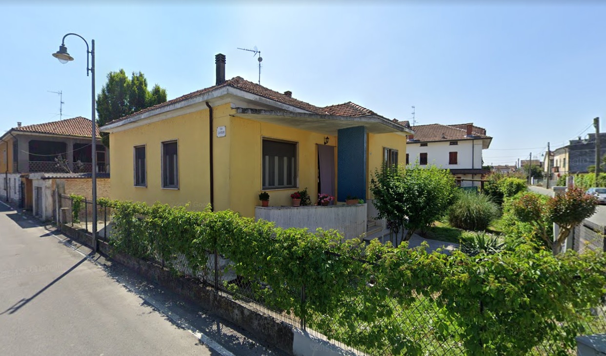 In fiamme una casa a Isola S. Antonio: nessun ferito. Sul posto i Vigili del Fuoco e i Carabinieri
