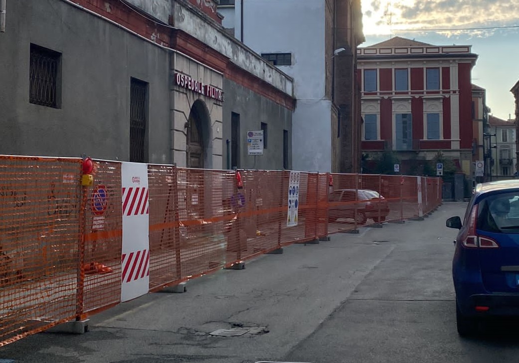 Cantiere in via 24 maggio, un alessandrino protesta: “Si allarghi l’area dove parcheggiare con l’abbonamento”