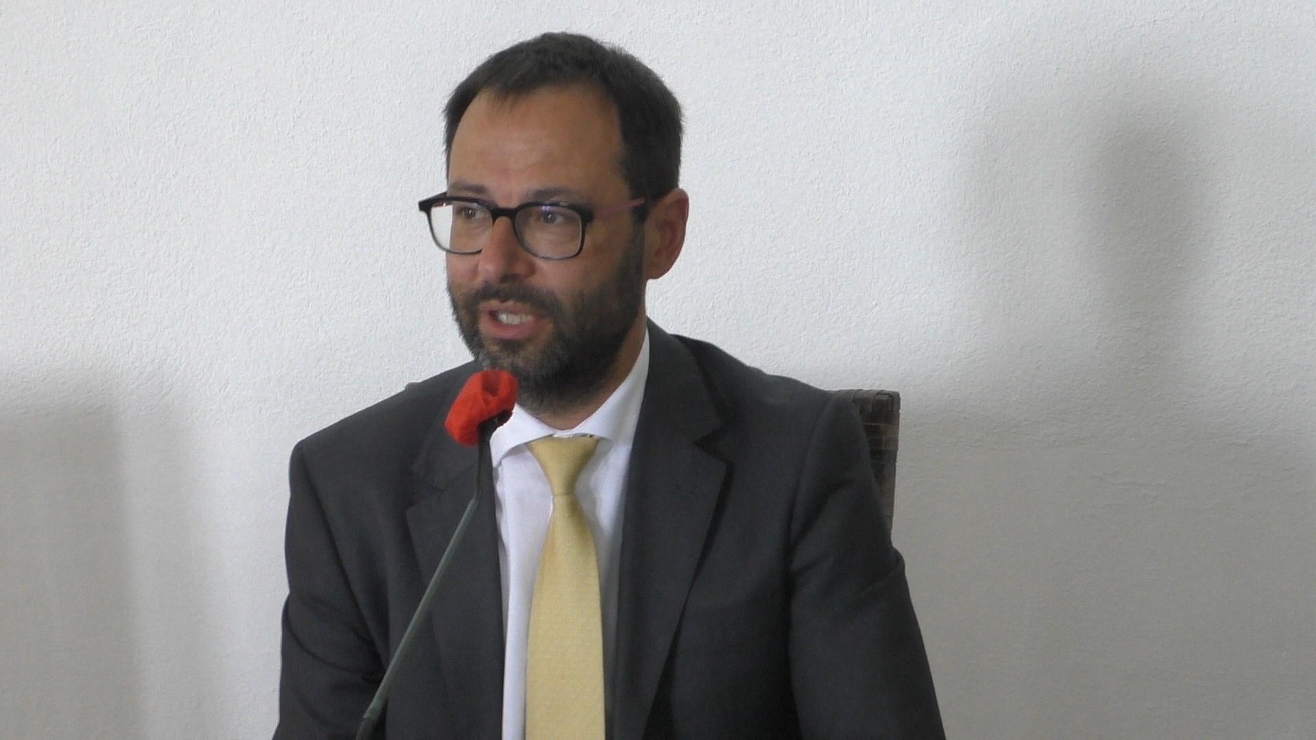 Siccità, ministro Patuanelli: “Situazione drammatica, quasi tutta l’Italia entrerà in zona rossa”