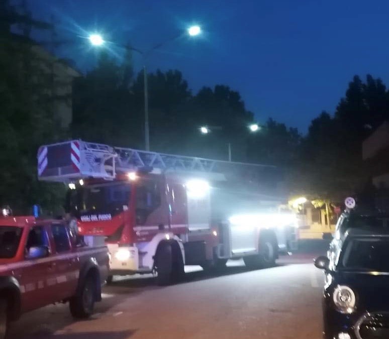 Anziano cade in casa a Valenza: soccorso da 118 e Vigili del Fuoco