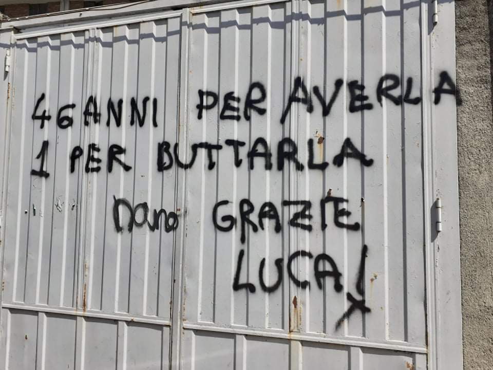 Il rancore dei tifosi grigi appare sui muri del Moccagatta