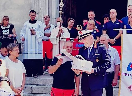 A Valenza donati defibrillatori alle Forze dell’ordine per i 65 anni di Avis