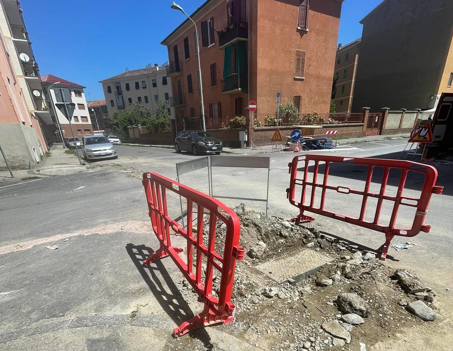 Teleriscaldamento e cantieri rendono impossibili i parcheggi. Roggero chiede sospensione multe