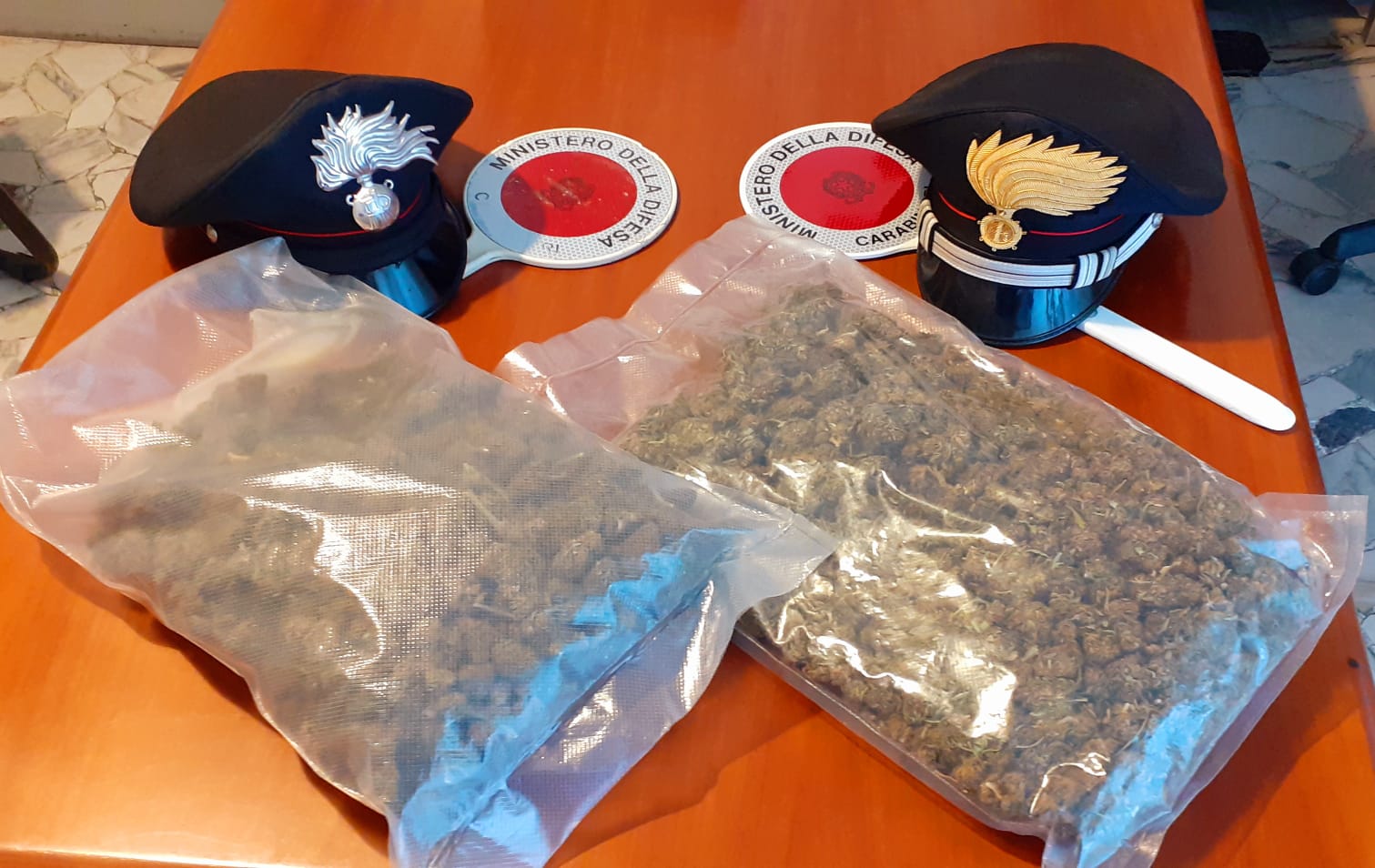 Trovato un chilo di marijuana in un sottoscala nel Tortonese: tre persone denunciate