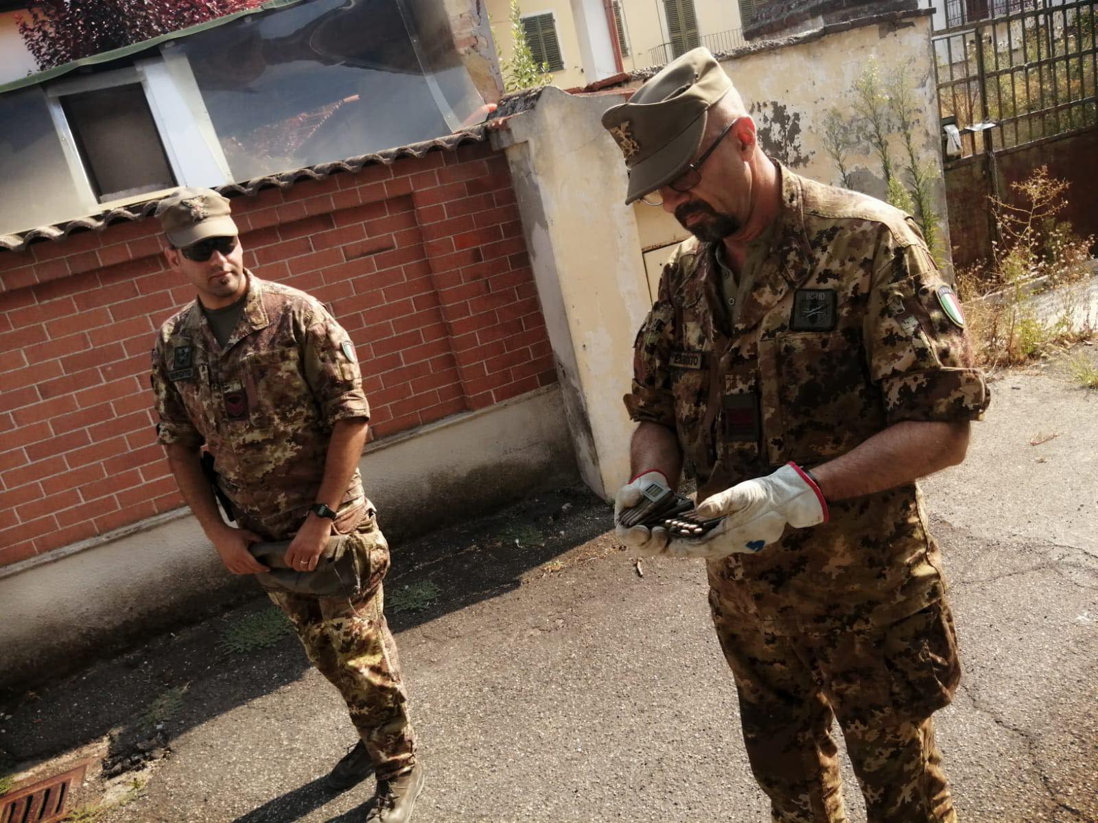 Bomba a mano della Seconda Guerra Mondiale ritrovata in una casa di Occimiano: fatta brillare dall’Esercito