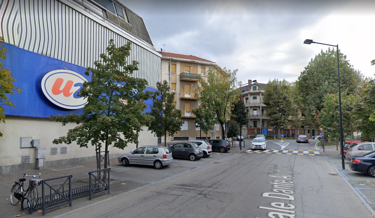 Signora a piedi investita in viale Dante a Valenza: è in gravi condizioni
