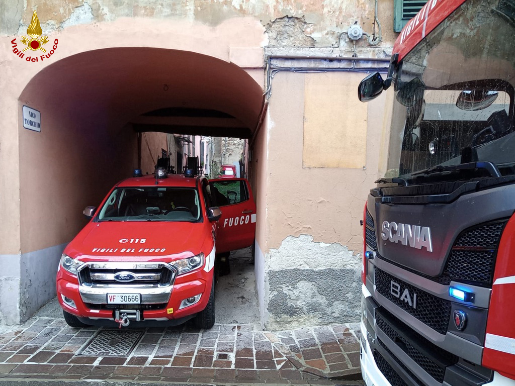 Incendio in una abitazione a Serravalle: inquilini intossicati