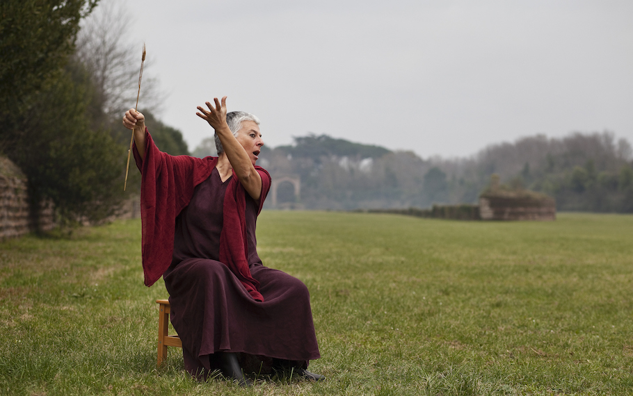 Paesaggi e Oltre termina il 21 agosto con una passeggiata teatrale nei sentieri di Coazzolo