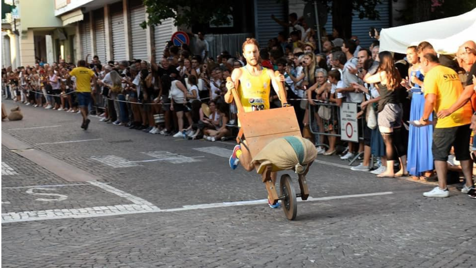 Il Palio Dl’Urmon di Robbio, dove conta la carriola più veloce