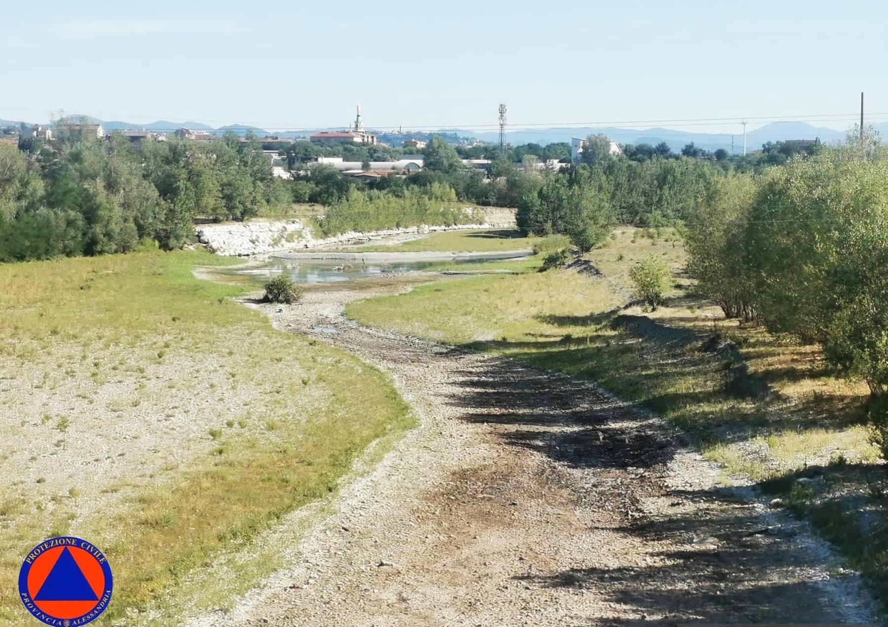 La pulizia dei fiumi nella lunga estate con i corsi d’acqua in secca