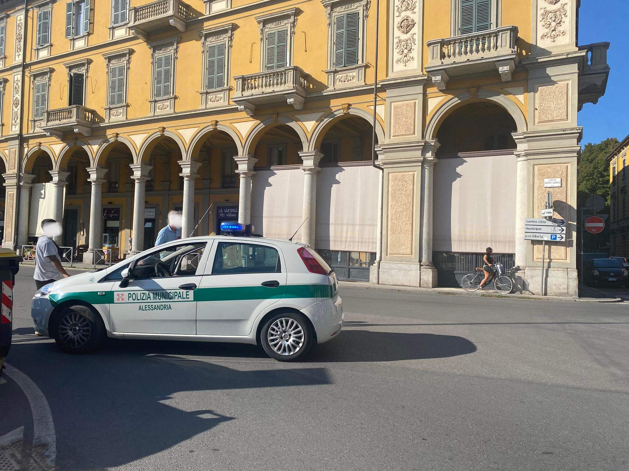 Ciclista investito in piazza Garibaldi ad Alessandria