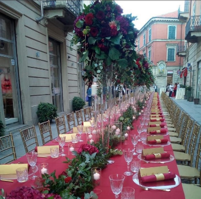 Buffet a cielo aperto, spettacoli e concerti. Questa sera il capoluogo è “Aperto per Cultura”