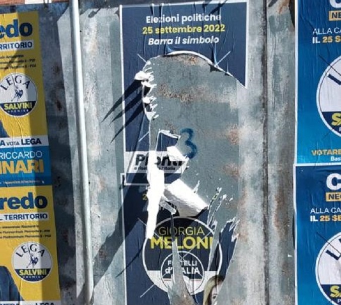 Strappati i manifesti di Fratelli d’Italia ad Alessandria: “Ennesima provocazione, ne attaccheremo altri”