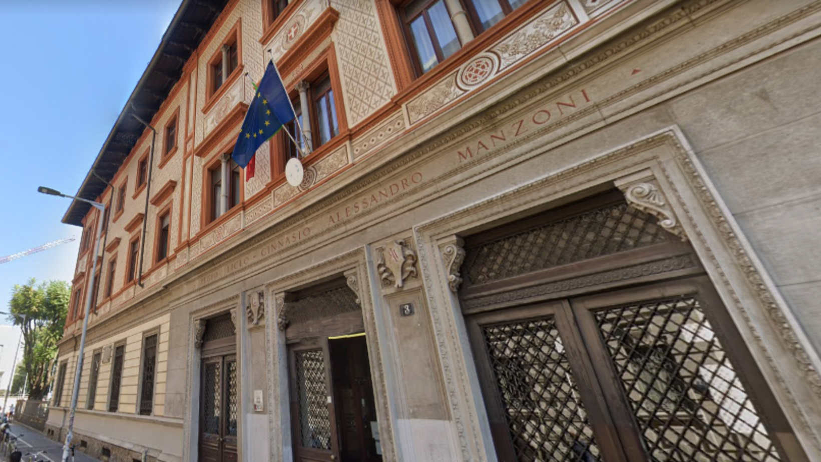 Elezioni, occupato per protesta il liceo Alessandro Manzoni a Milano