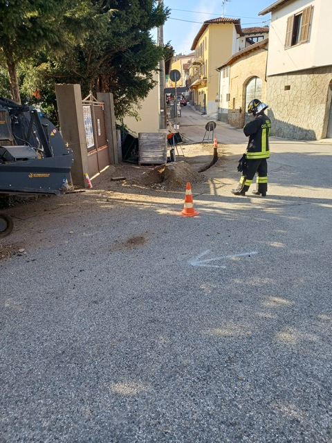 Rottura di un tubo del gas a Vignale.  Sul posto i Vigili del Fuoco