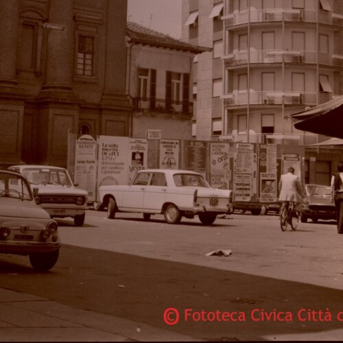 Il parcheggio selvaggio ha radici antiche: la foto degli anni ’70