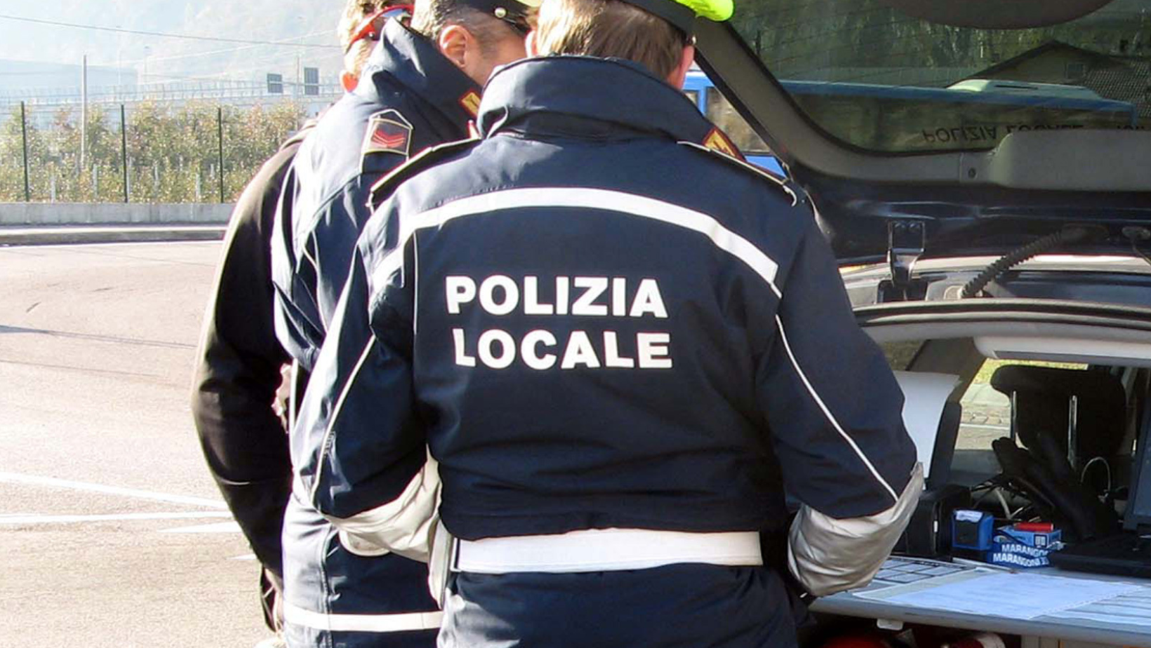 Rapine e furti di orologi di valore, la polizia arresta 5 persone