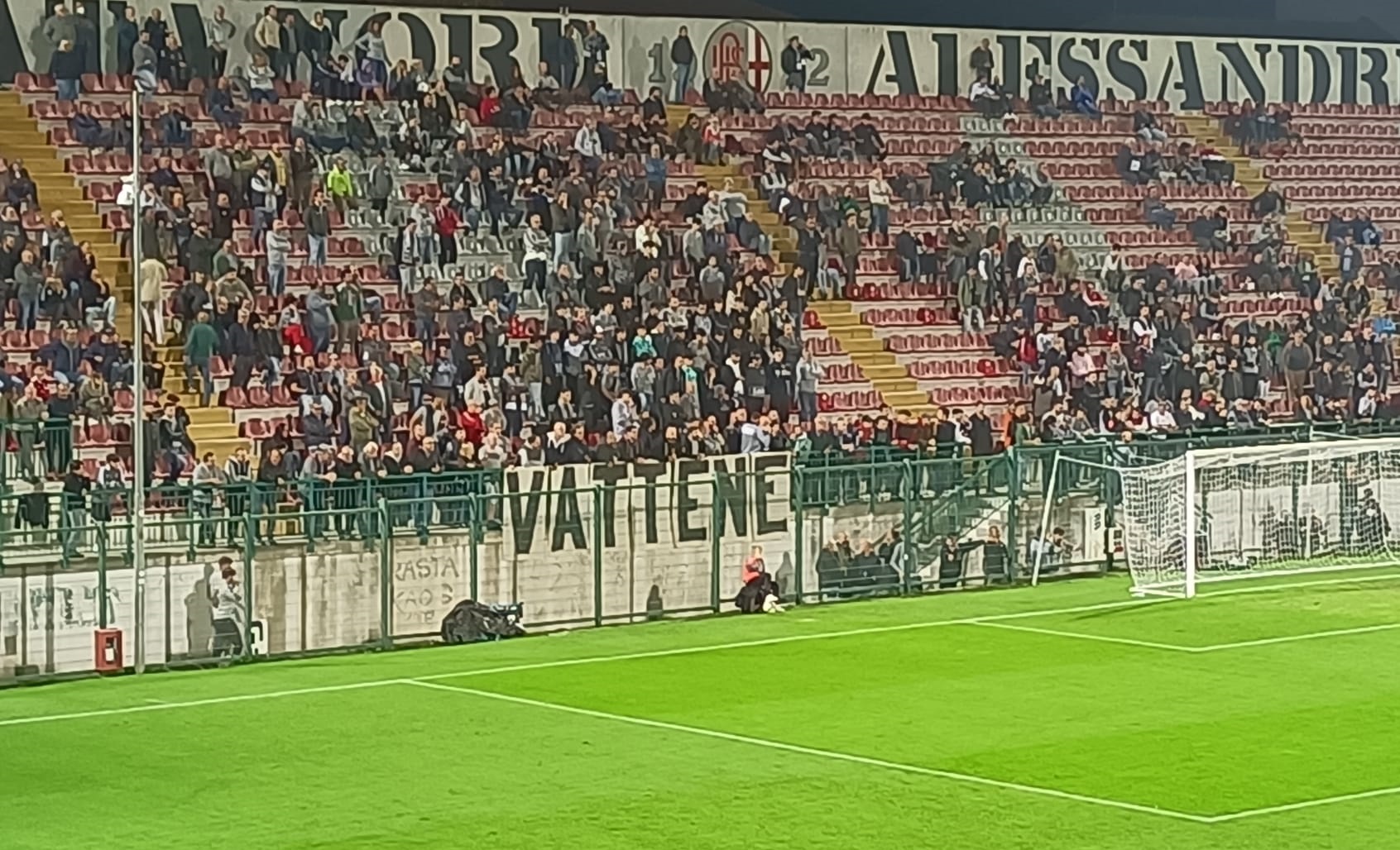 Nuovo striscione della Gradinata Nord contro Di Masi durante Alessandria-Torres: “Vattene”