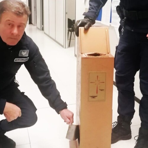 Polizia locale di Valenza recupera basamento di un candeliere rubato a Frugarolo
