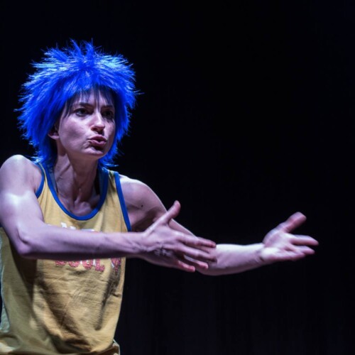 Il 2 dicembre lo spettacolo “Dovevate rimanere a casa, coglioni” al Teatro della Juta