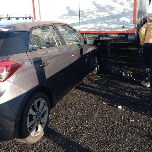 Auto contro autocarro sulla A26: automobilista trasportato con l’elisoccorso in ospedale